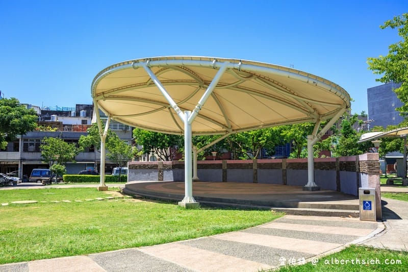 永康公園．桃園親子景點（蜜蜂磨石溜滑梯/瓢蟲攀爬架/尿布型盪鞦韆/戲水池）