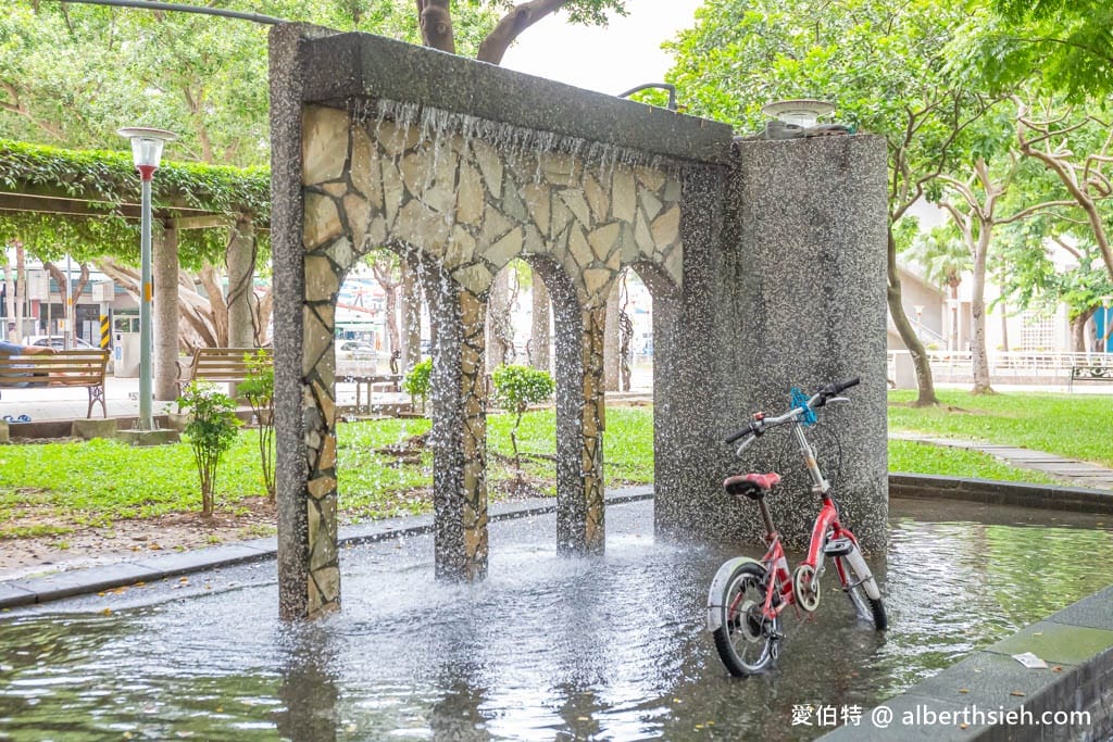 永康公園．桃園親子景點（蜜蜂磨石溜滑梯/瓢蟲攀爬架/尿布型盪鞦韆/戲水池）