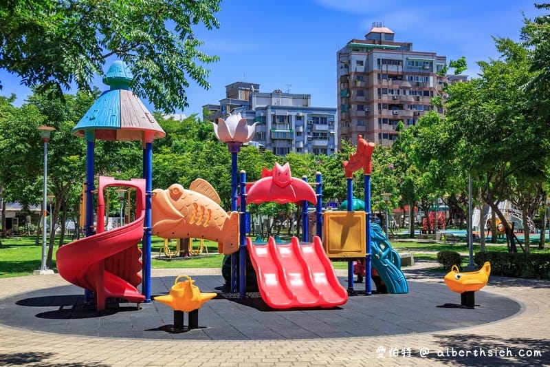 永康公園．桃園親子景點（蜜蜂磨石溜滑梯/瓢蟲攀爬架/尿布型盪鞦韆/戲水池）