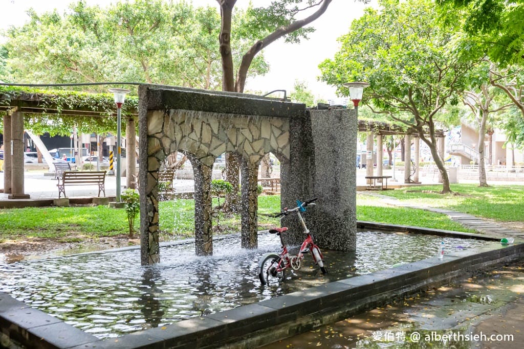 永康公園．桃園親子景點（蜜蜂磨石溜滑梯/瓢蟲攀爬架/尿布型盪鞦韆/戲水池）
