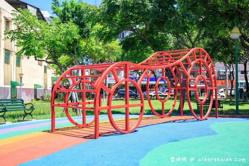 永康公園．桃園親子景點（蜜蜂磨石溜滑梯/瓢蟲攀爬架/尿布型盪鞦韆/戲水池）