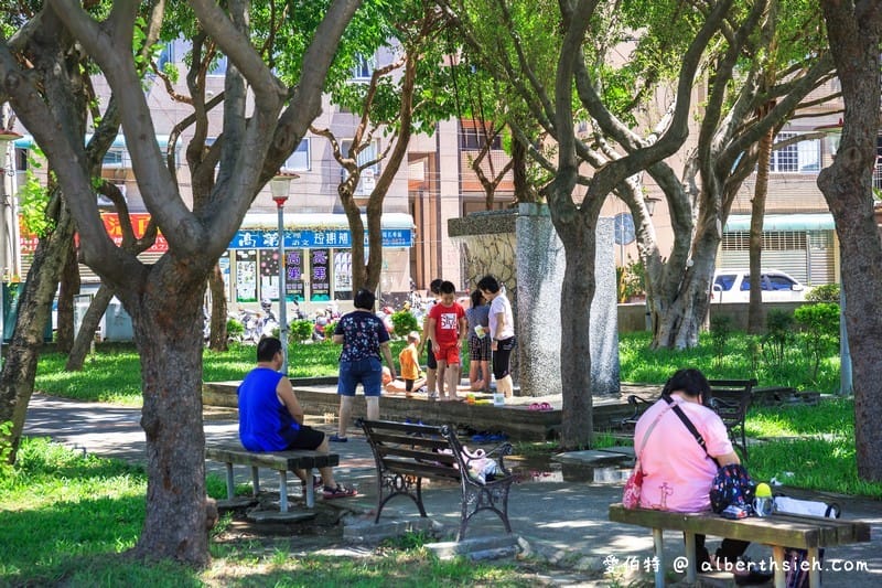 永康公園．桃園親子景點（蜜蜂磨石溜滑梯/瓢蟲攀爬架/尿布型盪鞦韆/戲水池）