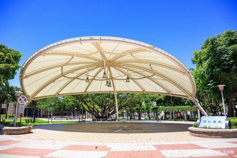 永康公園．桃園親子景點（蜜蜂磨石溜滑梯/瓢蟲攀爬架/尿布型盪鞦韆/戲水池）