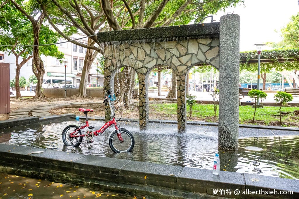 永康公園．桃園親子景點（蜜蜂磨石溜滑梯/瓢蟲攀爬架/尿布型盪鞦韆/戲水池）
