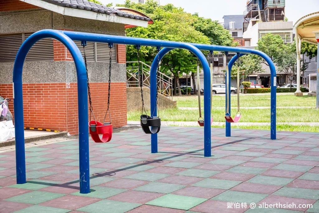 永康公園．桃園親子景點（蜜蜂磨石溜滑梯/瓢蟲攀爬架/尿布型盪鞦韆/戲水池）