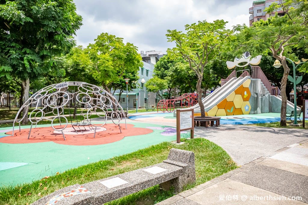 永康公園．桃園親子景點（蜜蜂磨石溜滑梯/瓢蟲攀爬架/尿布型盪鞦韆/戲水池）