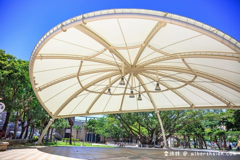 永康公園．桃園親子景點（蜜蜂磨石溜滑梯/瓢蟲攀爬架/尿布型盪鞦韆/戲水池）