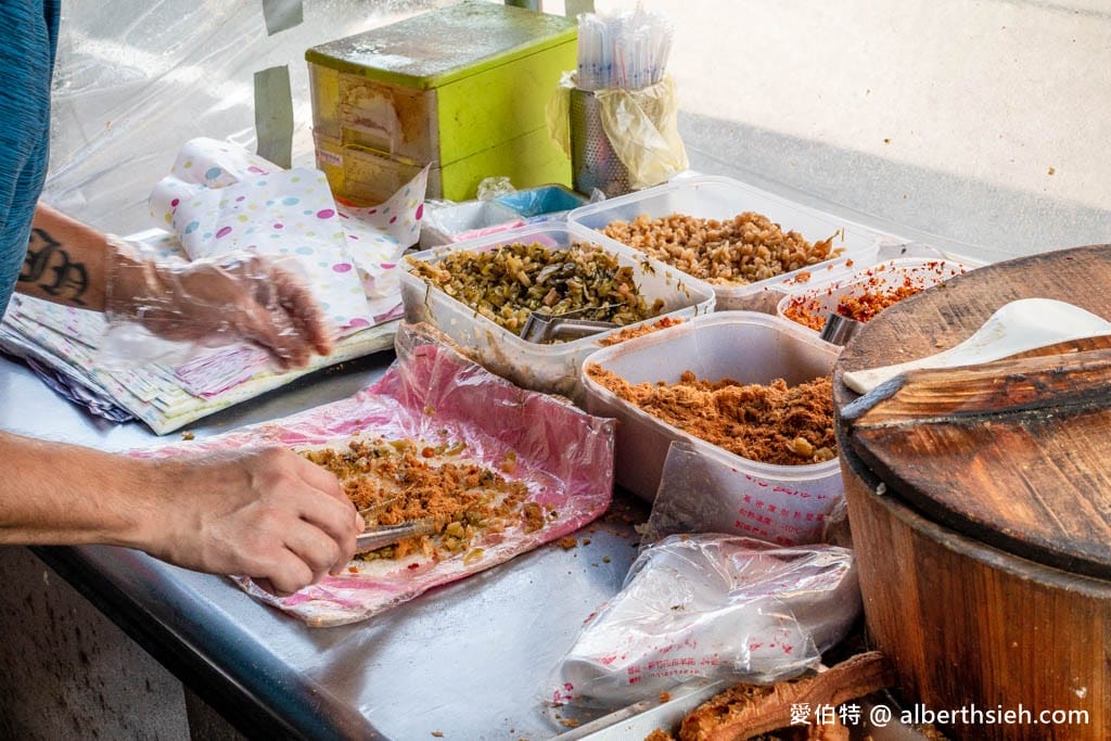 龜山陸光飯糰早餐中興店｜份量大，米飯Q彈的大排長龍古早味飯糰