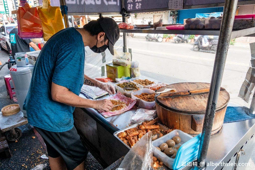 龜山陸光飯糰早餐中興店｜份量大，米飯Q彈的大排長龍古早味飯糰