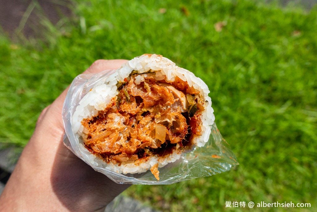 龜山陸光飯糰早餐中興店｜份量大，米飯Q彈的大排長龍古早味飯糰