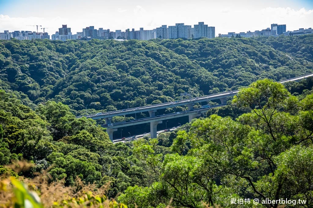 林口新寮景觀步道（秘境觀景台鳥瞰中山高五楊高架）