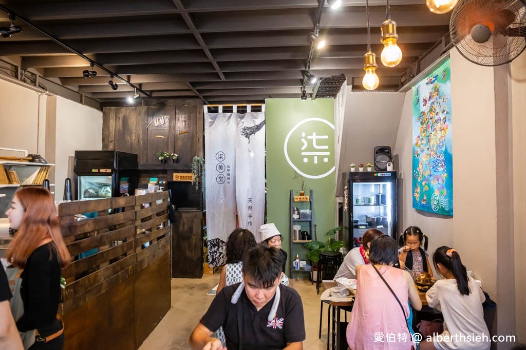 柒美堂仙草纏綿冰．大溪老街美食（冰品菜單價格，隱藏巷弄內會牽絲超濃郁好吃）