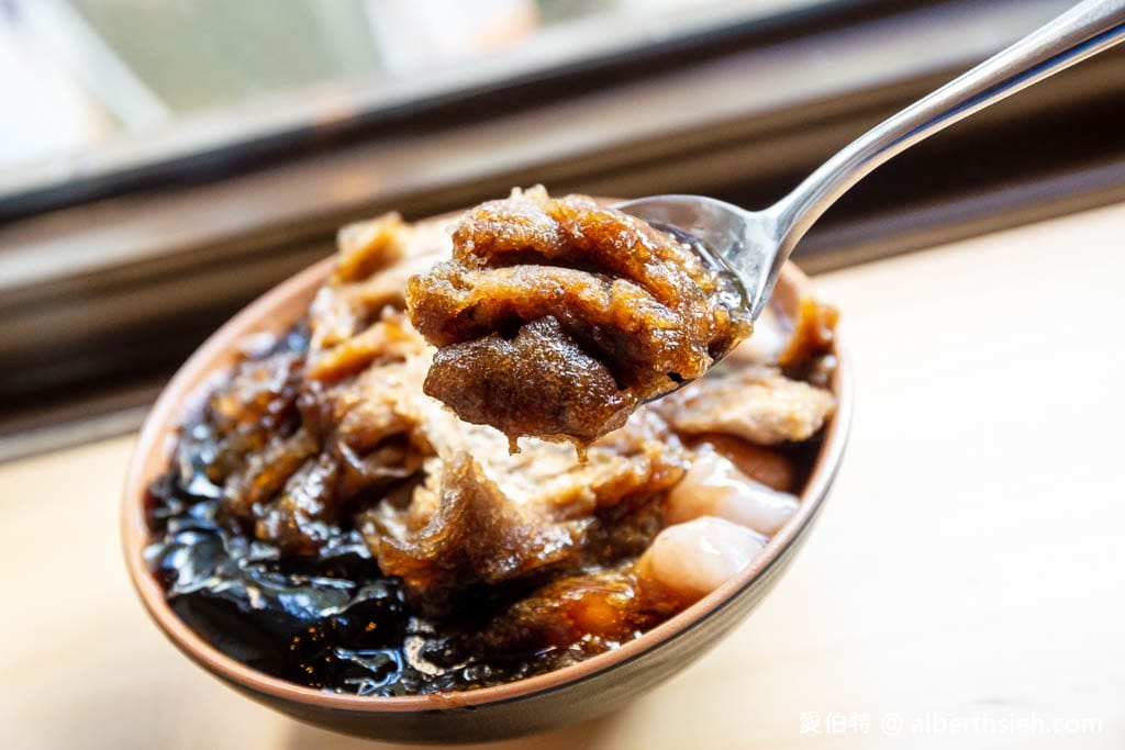 柒美堂仙草纏綿冰．大溪老街美食（冰品菜單價格，隱藏巷弄內會牽絲超濃郁好吃）