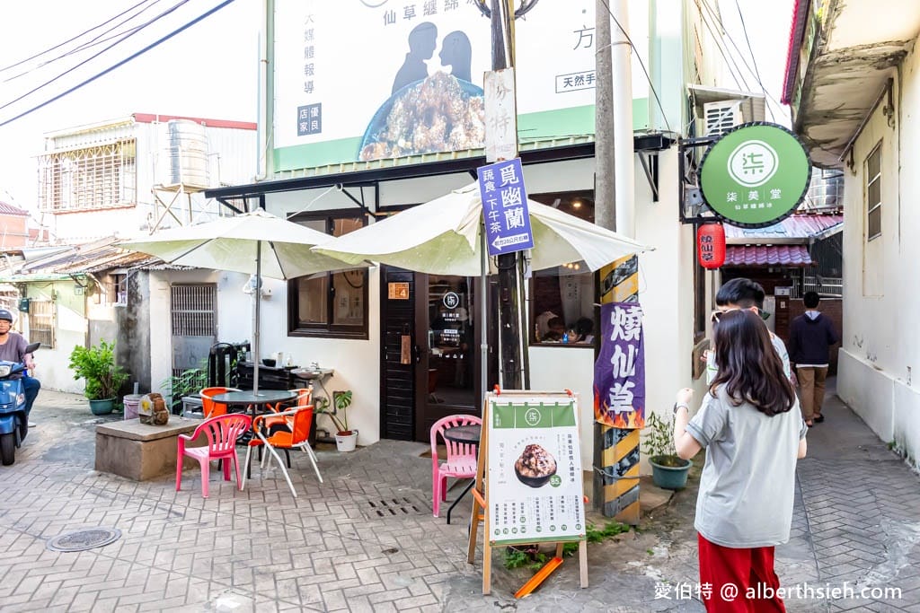 柒美堂仙草纏綿冰．大溪老街美食（冰品菜單價格，隱藏巷弄內會牽絲超濃郁好吃）