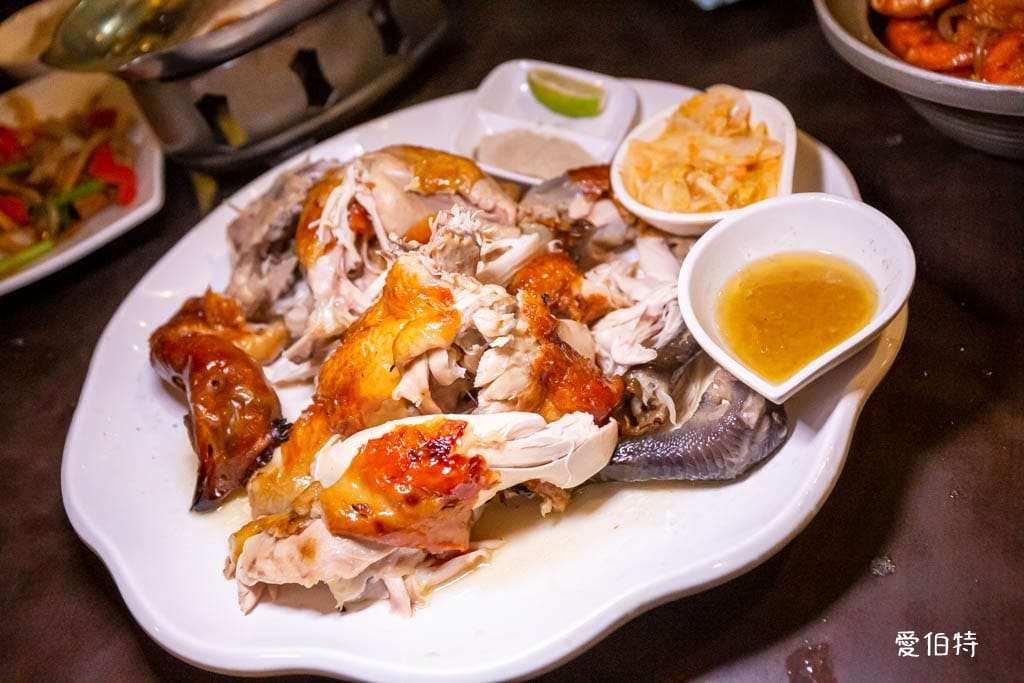 台灣磚窯雞三峽店（菜單龍眼木烤雞，餐點份量多，雞油拌飯免費吃到飽）