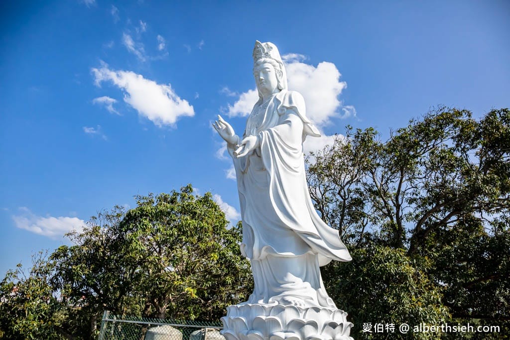 桃園大溪蓮座山觀音寺｜香火鼎盛需登百步雲梯才可拜拜