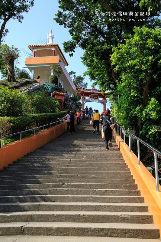 桃園大溪蓮座山觀音寺｜香火鼎盛需登百步雲梯才可拜拜