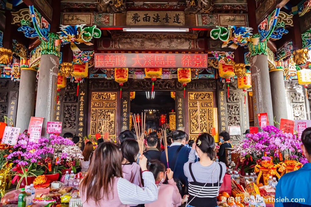 桃園大溪蓮座山觀音寺｜香火鼎盛需登百步雲梯才可拜拜