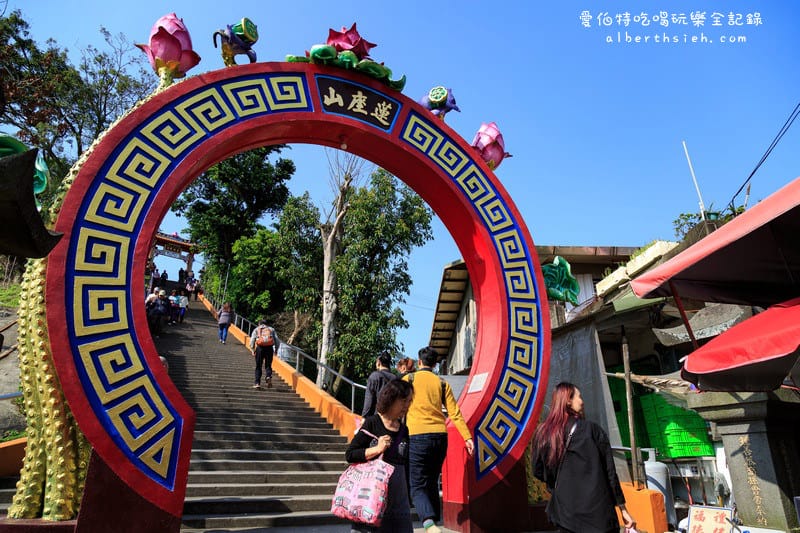 桃園大溪蓮座山觀音寺｜香火鼎盛需登百步雲梯才可拜拜
