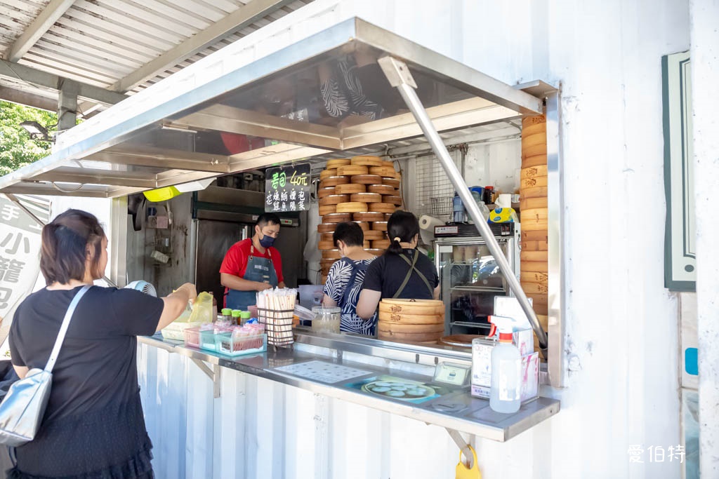 貨櫃屋小籠包｜蘆竹早餐，厚實老麵皮，內餡調味不錯又大顆 @愛伯特