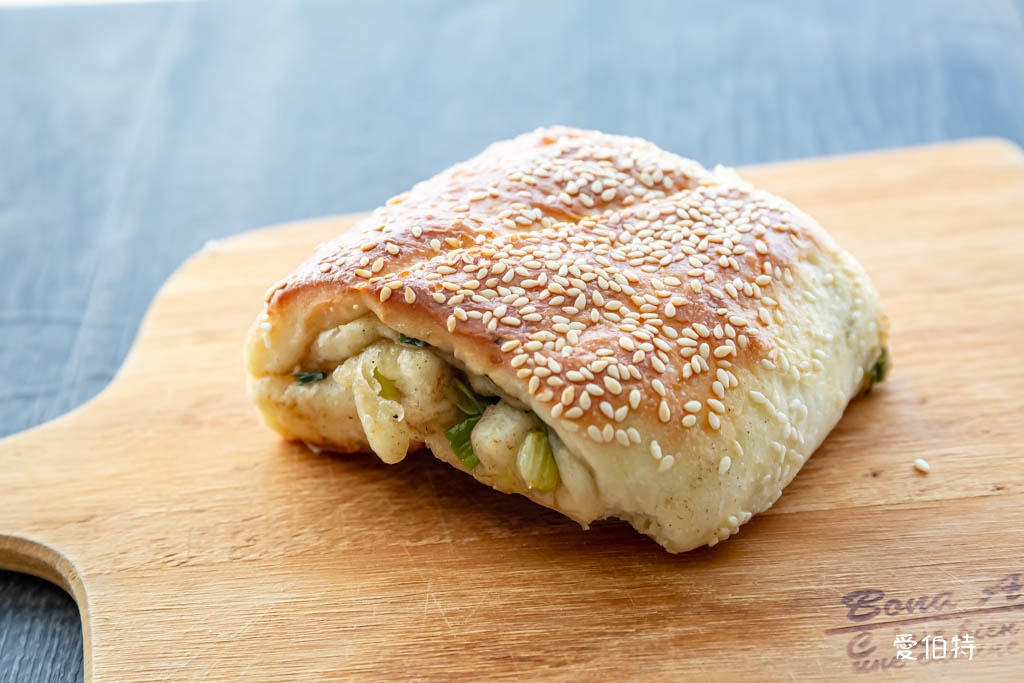 龍東路胡椒餅店|忠貞市場龍岡早餐推薦,蛋餅、烤饅頭都好吃 @愛伯特