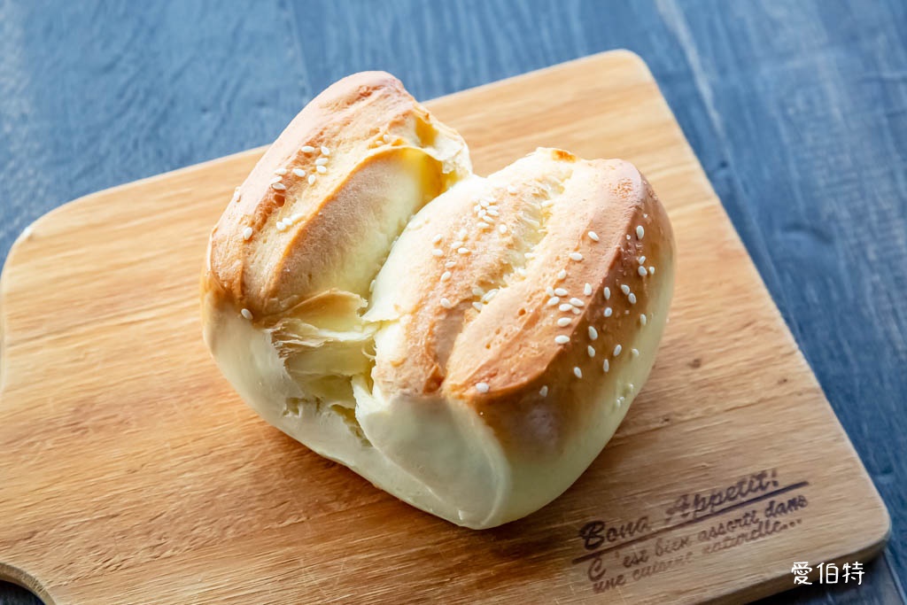 龍東路胡椒餅店|忠貞市場龍岡早餐推薦,蛋餅、烤饅頭都好吃 @愛伯特