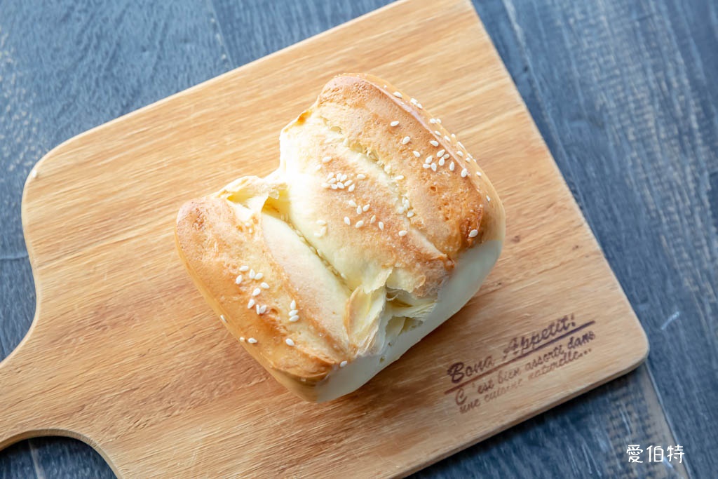 龍東路胡椒餅店｜忠貞市場龍岡早餐推薦，蛋餅、烤饅頭都好吃 @愛伯特