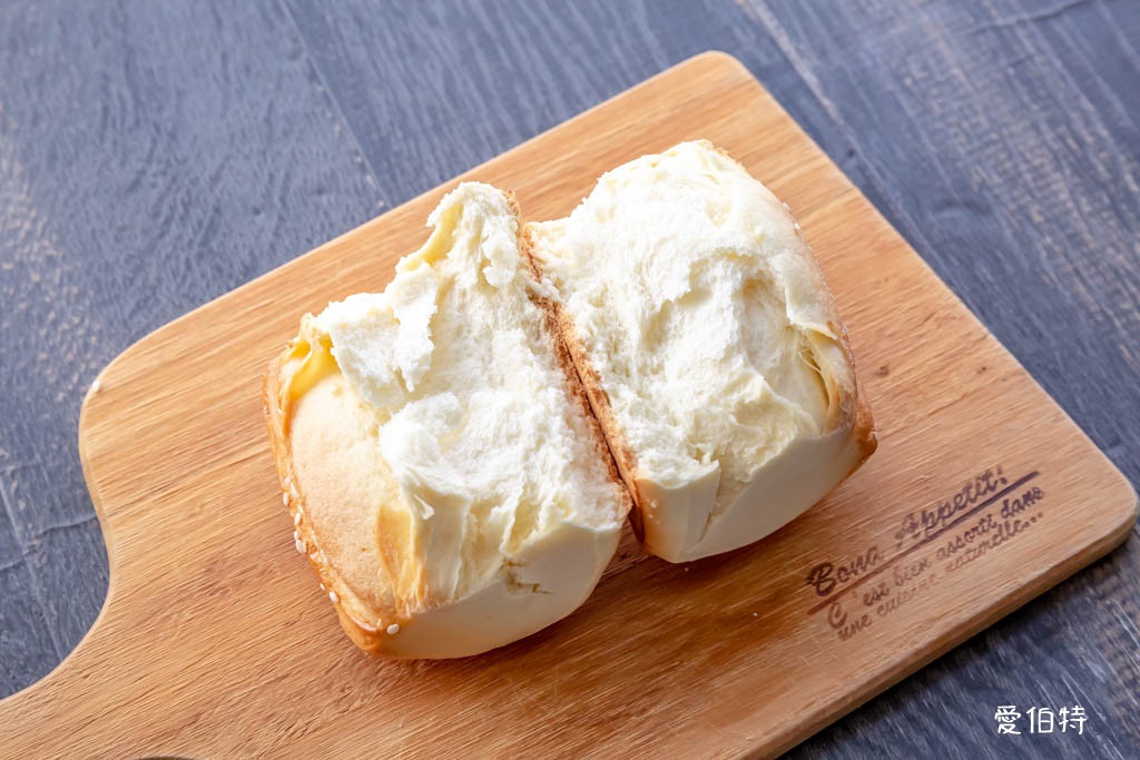 龍東路胡椒餅店|忠貞市場龍岡早餐推薦,蛋餅、烤饅頭都好吃 @愛伯特