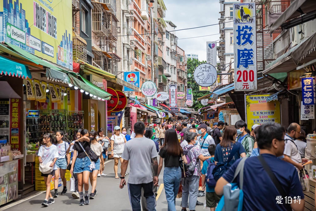 淡水老街美食推薦｜新建成餅店，大餅芝麻蛋黃，麻糬紅豆都不錯 @愛伯特