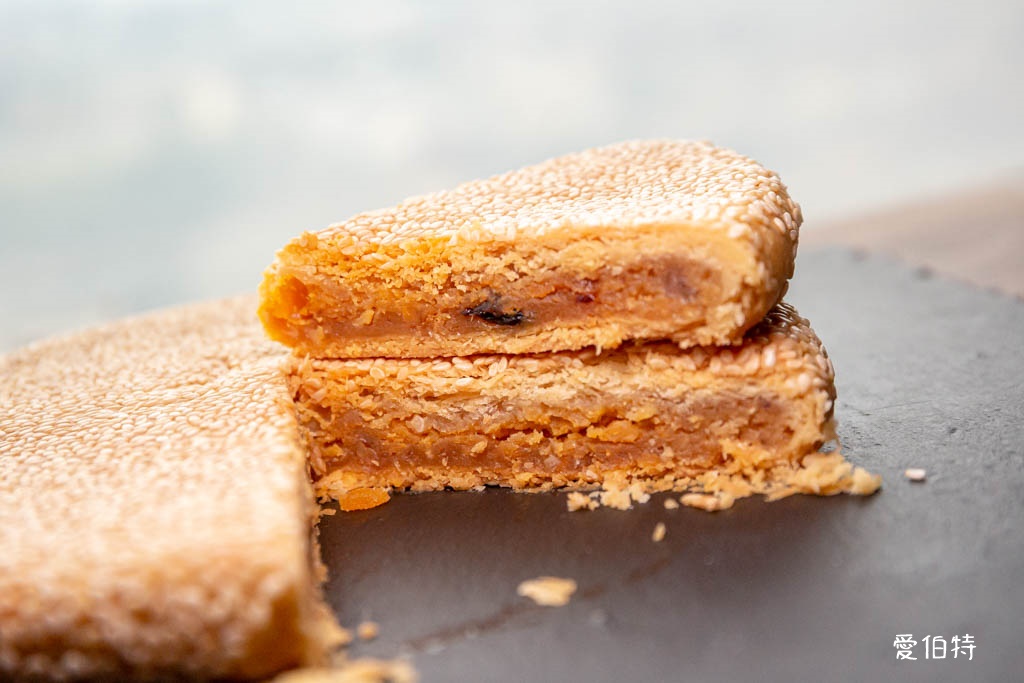 淡水老街美食推薦｜新建成餅店，大餅芝麻蛋黃，麻糬紅豆都不錯 @愛伯特