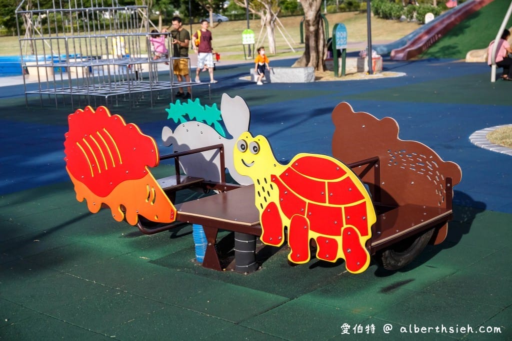 苗栗貓裏喵親子公園（八爪章魚溜滑梯、半遮陽沙坑、鞦韆、寬敞草地野餐）