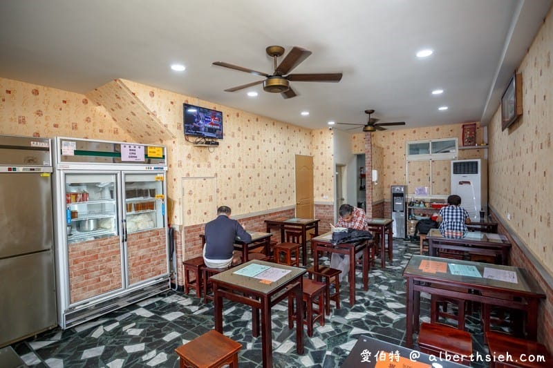 蘆竹楊記牛肉麵大竹店，滷味好吃，麵條Q彈湯頭美味，辣椒超對味