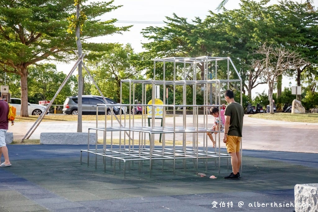 苗栗貓裏喵親子公園（八爪章魚溜滑梯、半遮陽沙坑、鞦韆、寬敞草地野餐）