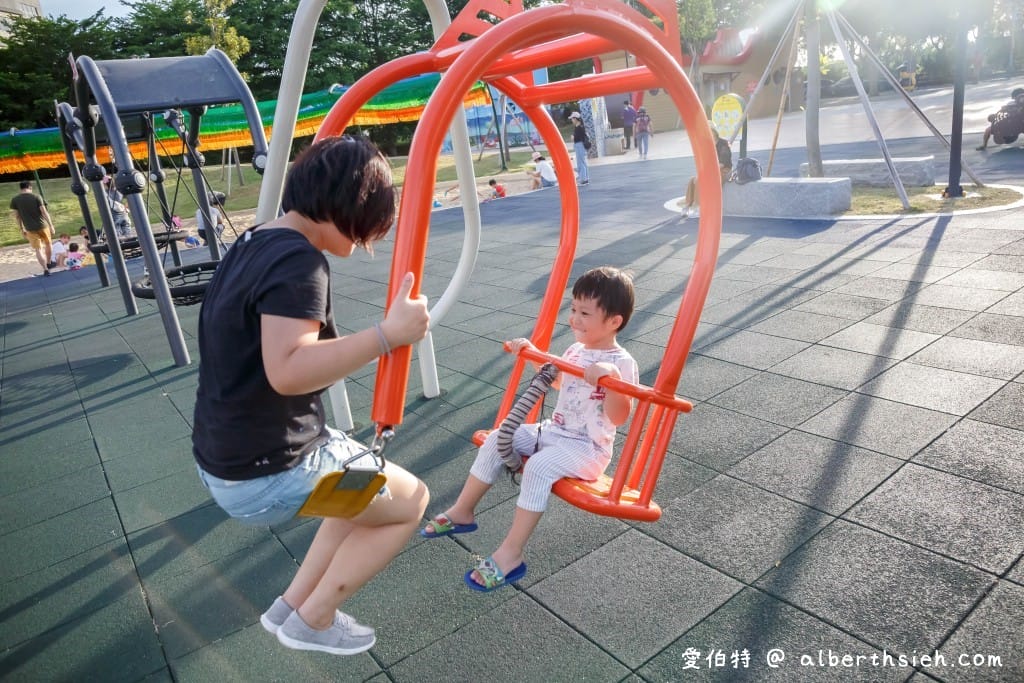 苗栗貓裏喵親子公園（八爪章魚溜滑梯、半遮陽沙坑、鞦韆、寬敞草地野餐）