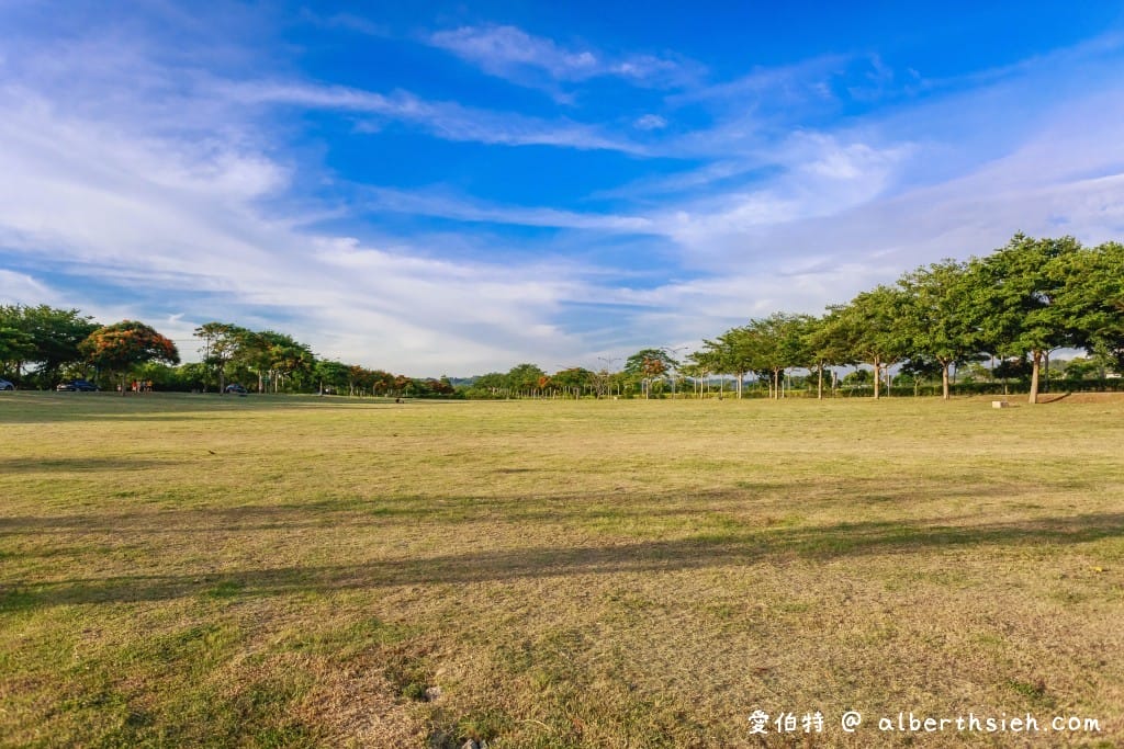 苗栗貓裏喵親子公園（八爪章魚溜滑梯、半遮陽沙坑、鞦韆、寬敞草地野餐）