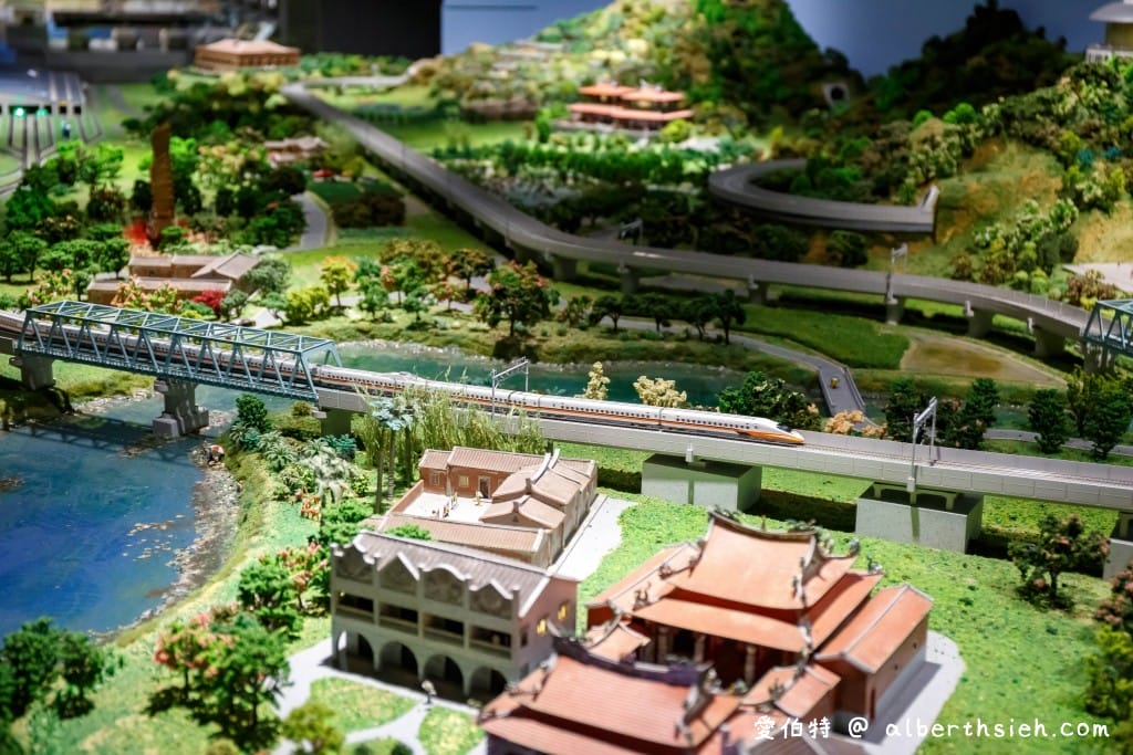 桃園親子室內景點｜台灣高鐵探索館，免費預約，1:1車頭模型