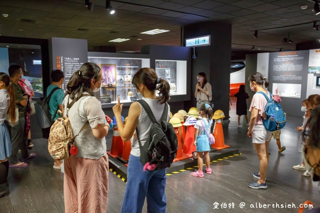 桃園親子室內景點｜台灣高鐵探索館，免費預約，1:1車頭模型