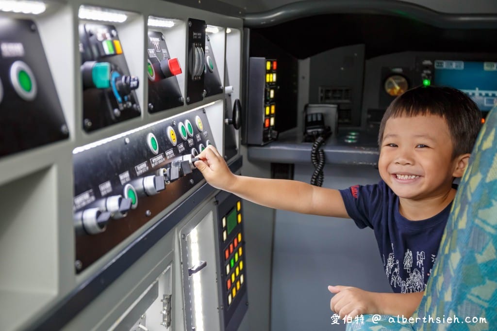 桃園親子室內景點｜台灣高鐵探索館，免費預約，1:1車頭模型