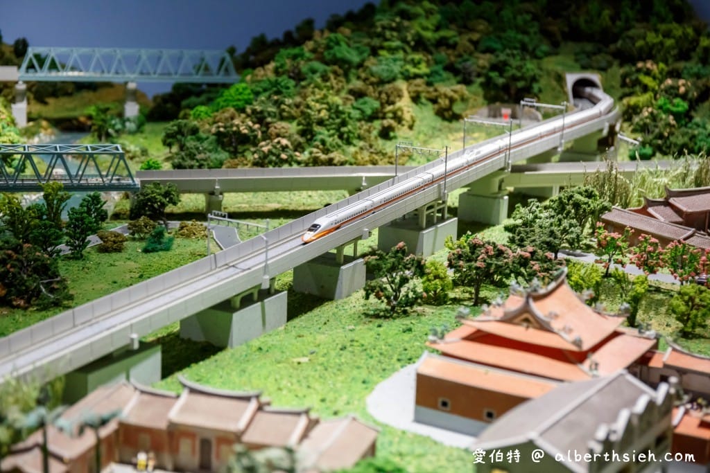 桃園親子室內景點｜台灣高鐵探索館，免費預約，1:1車頭模型
