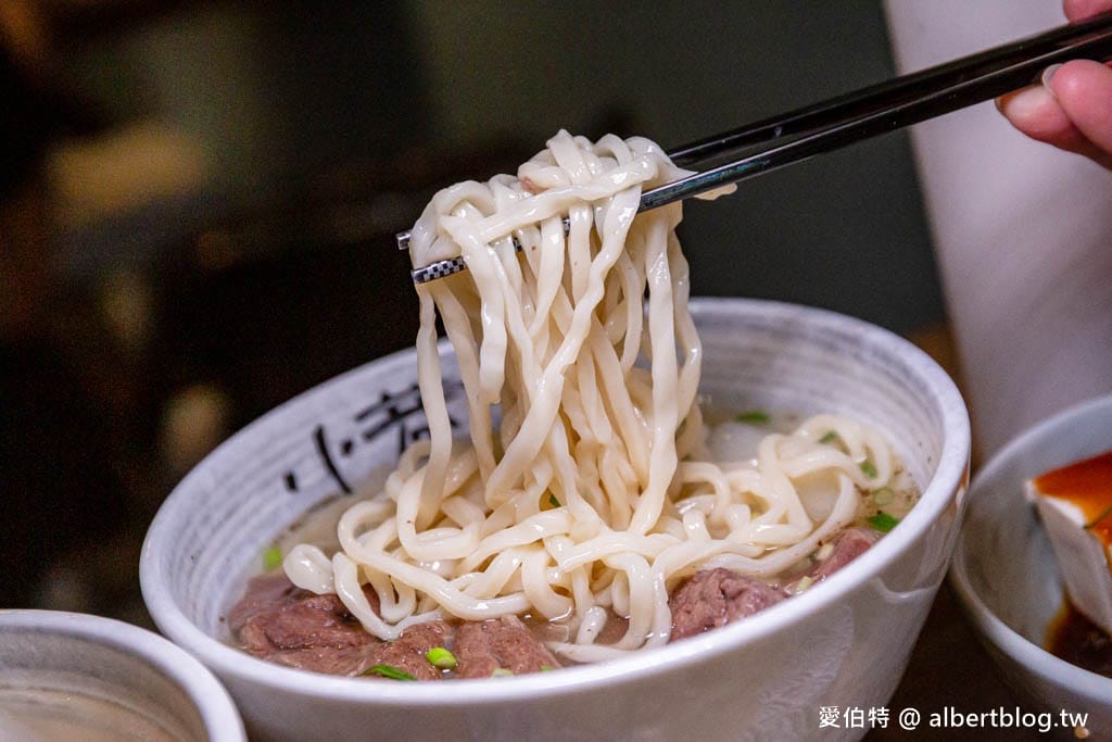 小巷子清燉牛肉麵桃園武陵店｜湯頭清爽拉麵Q彈有勁，滷味水餃
