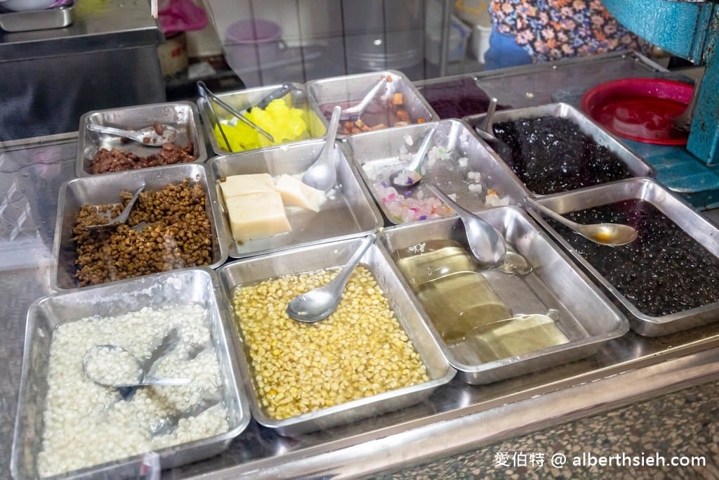 嘉義東石美食．吳氏蚵捲（蚵仔產地蚵仔煎，鹽烤鮮蚵都鮮甜好吃）