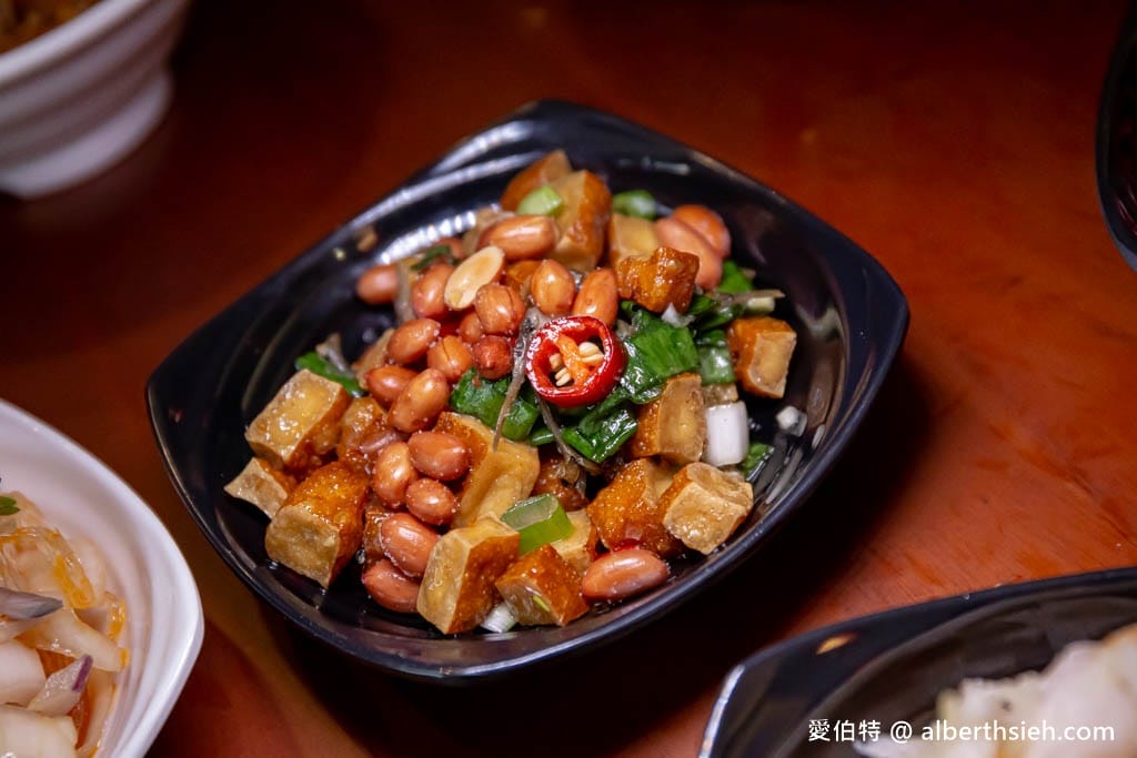 桃園懶得煮客家麵食館平鎮文化店，小菜多到讓你有選擇障礙