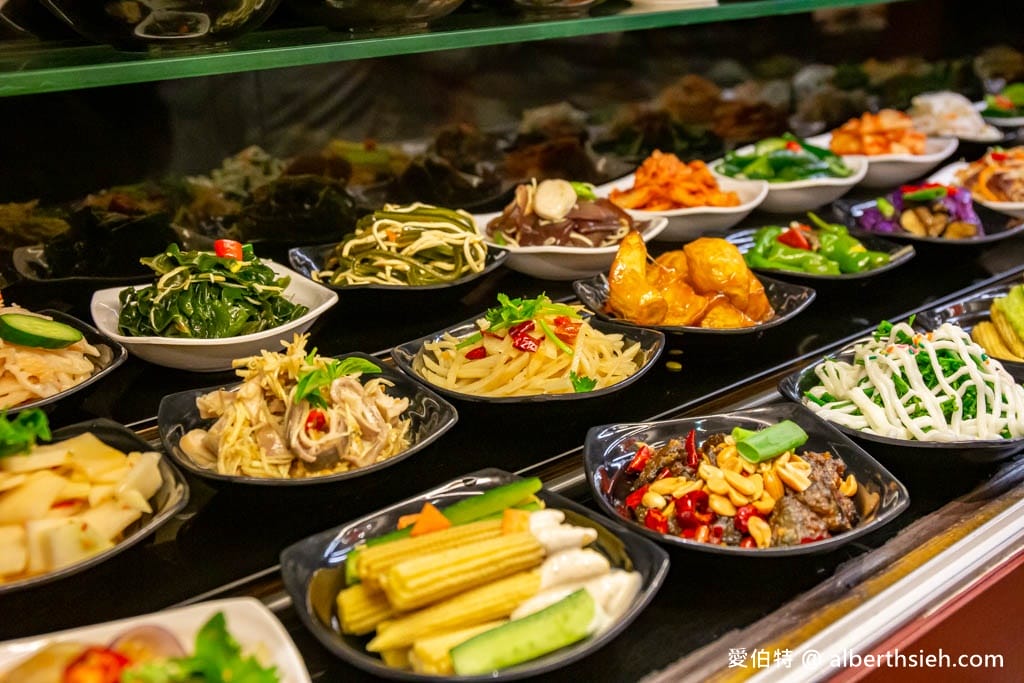 桃園懶得煮客家麵食館平鎮文化店，小菜多到讓你有選擇障礙