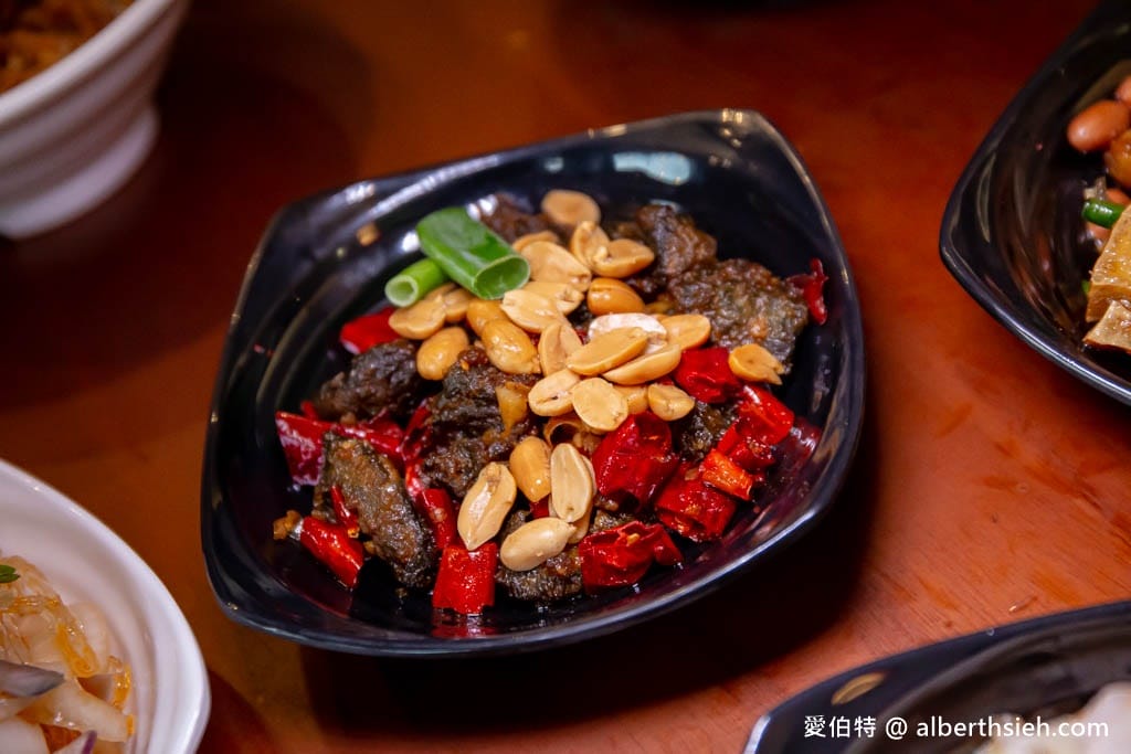 桃園懶得煮客家麵食館平鎮文化店，小菜多到讓你有選擇障礙