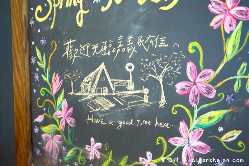 星巴克嘉義民雄門市（獨特的歐式教堂風格，網友號稱全台最美）