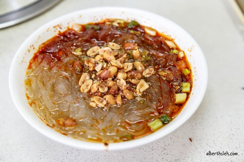 三妹四川麵食｜桃園藝文特區美食推薦，在地人狂推的川味酸辣粉
