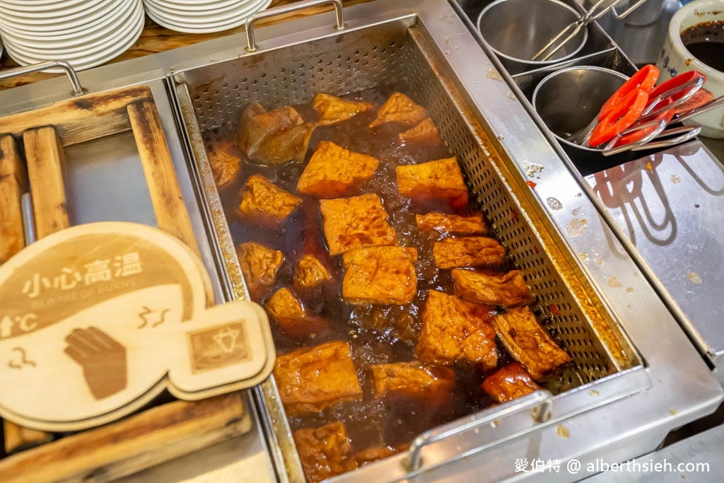 新竹新豐老兄牛肉麵：在地老饕大推！濃郁湯頭，油豆腐好吃
