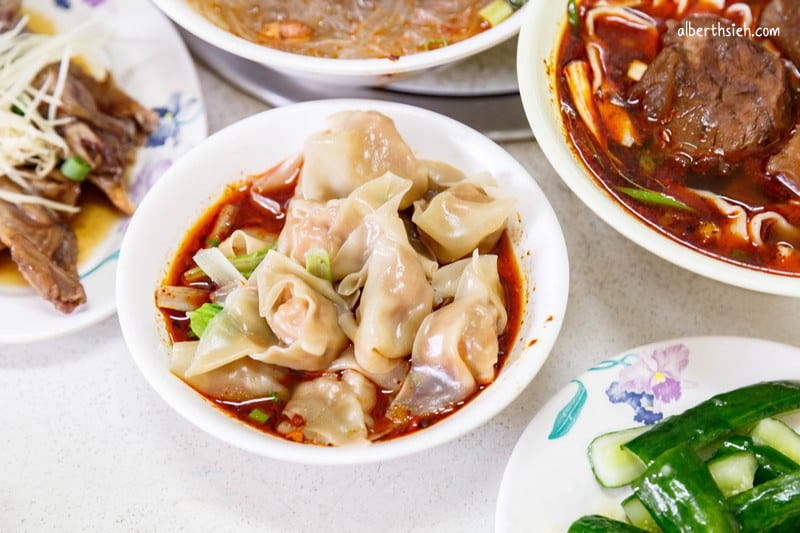三妹四川麵食｜桃園藝文特區美食推薦，在地人狂推的川味酸辣粉