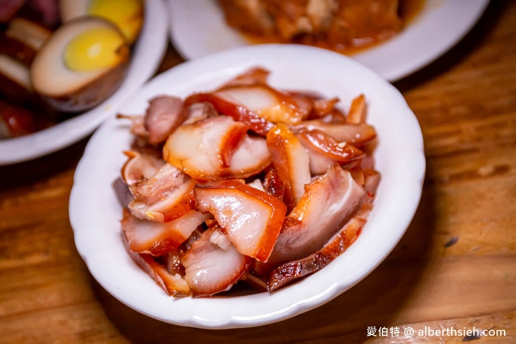 新竹新豐老兄牛肉麵：在地老饕大推！濃郁湯頭，油豆腐好吃