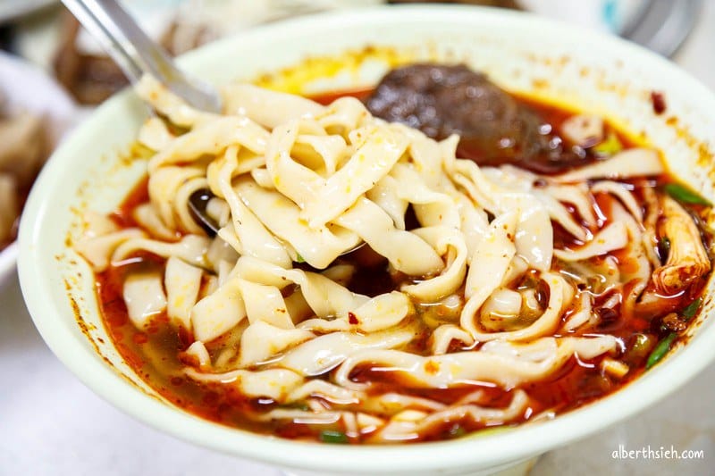三妹四川麵食｜桃園藝文特區美食推薦，在地人狂推的川味酸辣粉